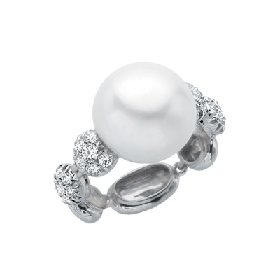 Anello in oro bianco, diamanti e perla