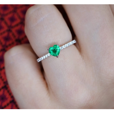 Anello Cuore diamanti e smeraldo