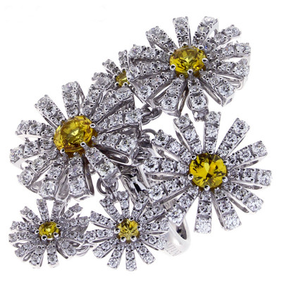 Anello Margherita in oro bianco, diamanti e zaffiri gialli