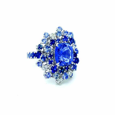 Anello Mimosa in oro bianco, zaffiri ct. 0,19 e diamanti ct. 8,12 GH